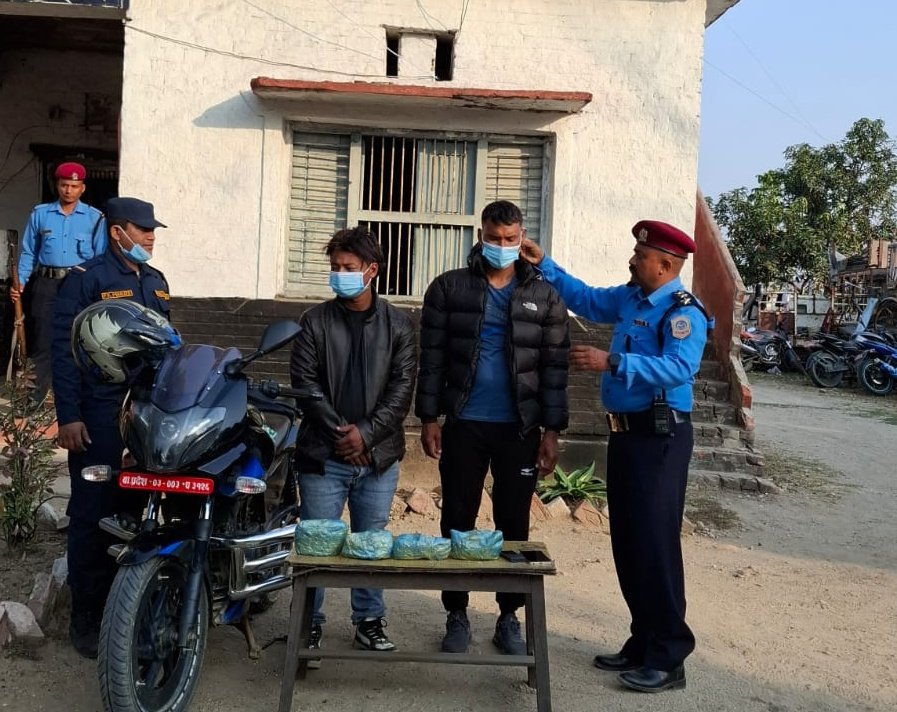   अमलेखगञ्जबाट लागु औषध अफिमसहित दुई जना पक्राउ