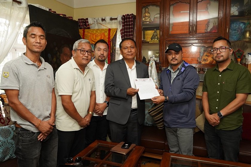   अरनिको राजमार्ग तत्काल खुलाउन सडक विभागलाई मन्त्री घिसिङको  निर्देशन