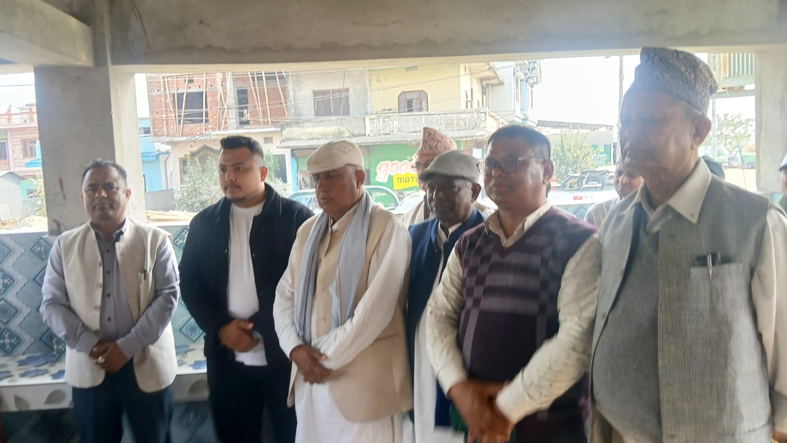   उज्यालो नेपाल पार्टीका उम्मेदवारद्वारा एमालेका विनोद ढकाललाई समर्थन