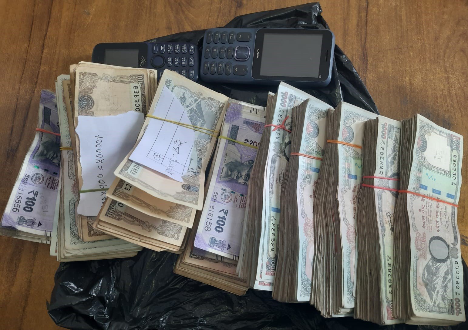 सुनसरीमा स्रोत नखुलेको साढे ६ लाख नगदसहित दुई जना पक्राउ
