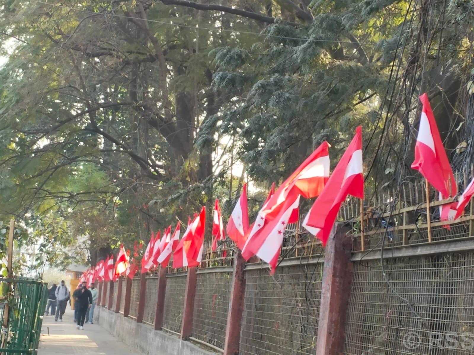   कांग्रेसका झण्डाले सिँगारिए उपत्यकाका सडक