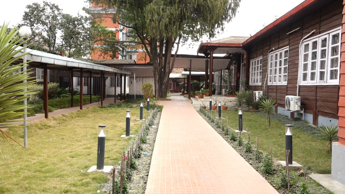   निर्वाचनको सरगर्मीः सुनसान सिंहदरबार