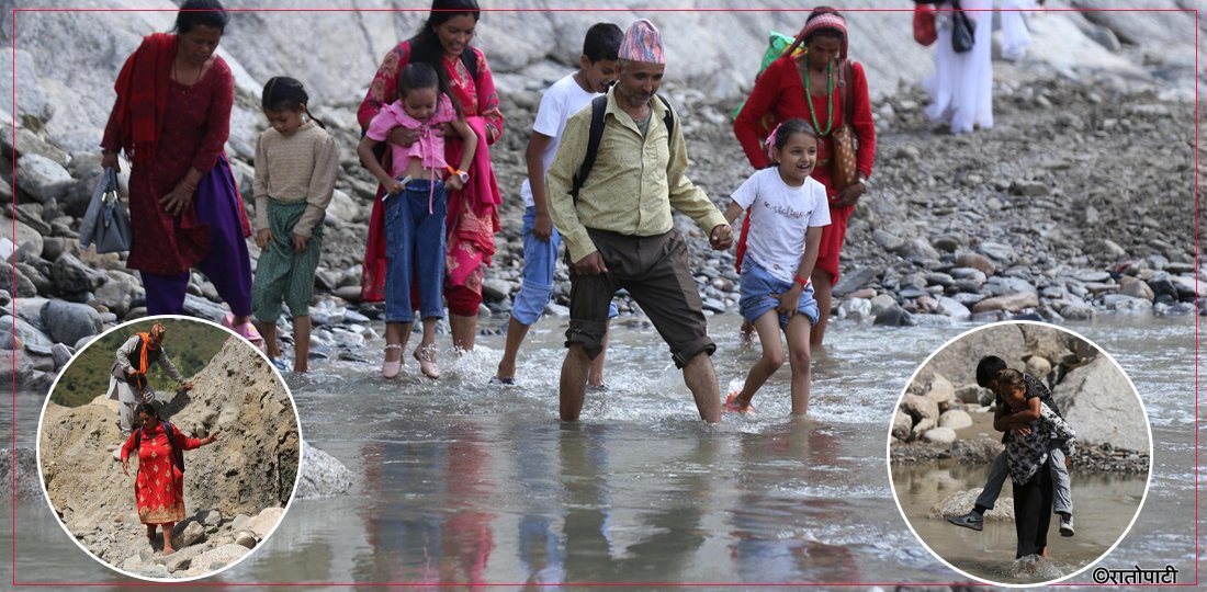   बाटो नभएपछि जोखिम मोलेर यात्रा, तस्बिरहरू