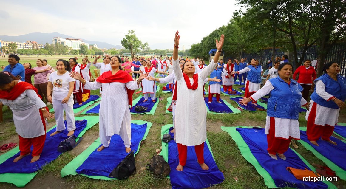 अन्तर्राष्ट्रिय योग दिवसका अवसरमा टुँडिखेलमा योगाभ्यास (तस्बिरहरू)