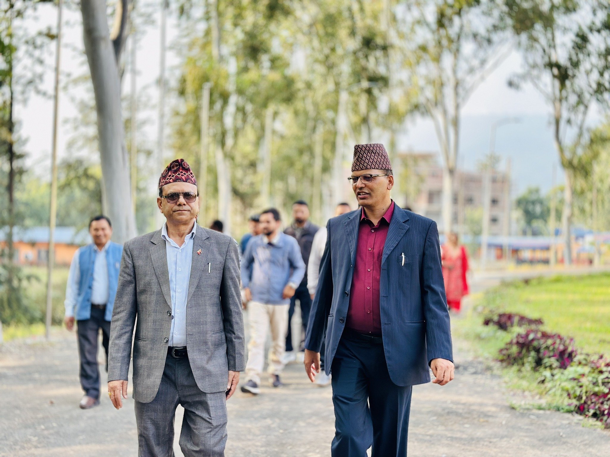 विश्वविद्यालयका उपकुलपति प्राडा ध्रुव कुमार गौतम र रजिस्ट्रार शोभाखर कँडेल 