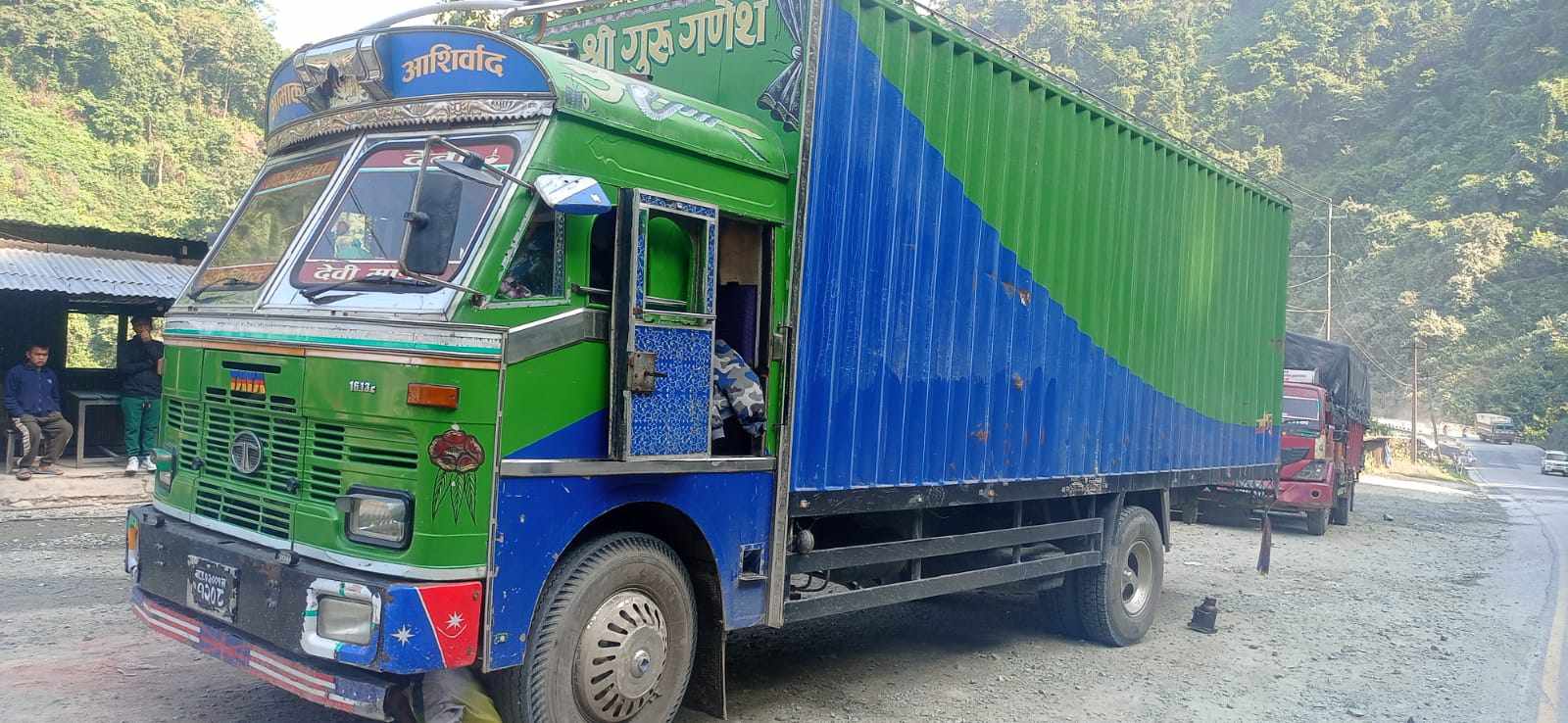   १० हजार भन्दा बढी टेन्ट लिएर सशस्त्र प्रहरी प्रभावित क्षेत्रमा